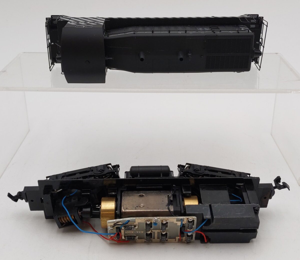 Proto 2000 8049 HO AT&SF Diesel Locomotive #2428 EX/Box