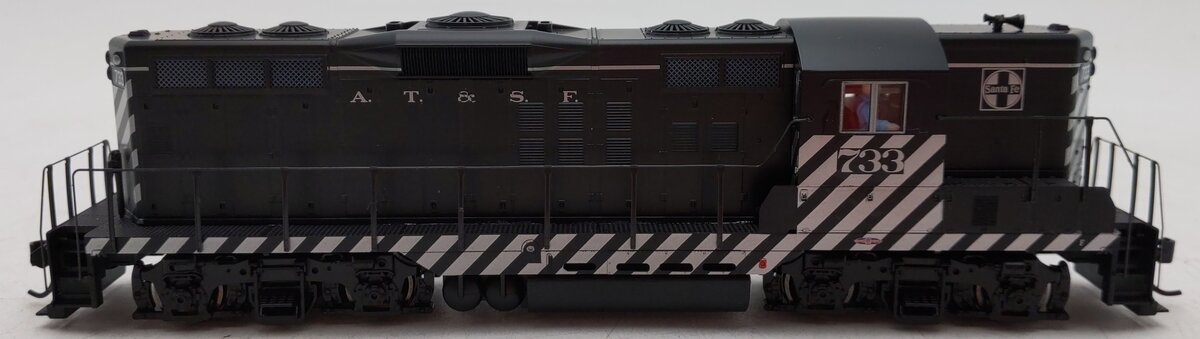 Walthers 910-10479 HO Santa Fe EMD GP9 PhII Diesel Locomotive Standard DC #733 LN/Box