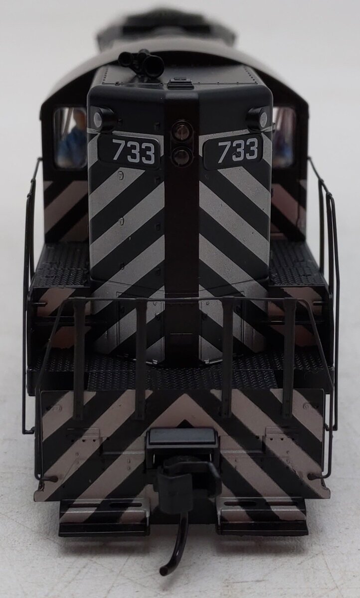 Walthers 910-10479 HO Santa Fe EMD GP9 PhII Diesel Locomotive Standard DC #733 LN/Box