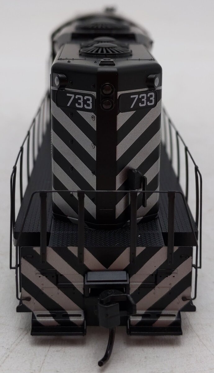 Walthers 910-10479 HO Santa Fe EMD GP9 PhII Diesel Locomotive Standard DC #733 LN/Box