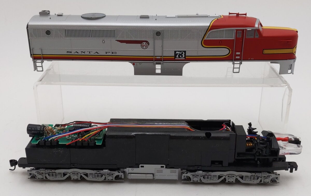 Proto 2000 21569 HO Scale Santa Fe PA Diesel Locomotive #73 EX/Box