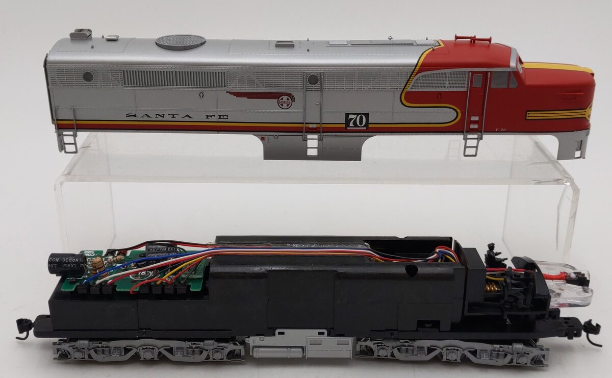 Proto 2000 21568 HO AT&SF PA Diesel Locomotive w/ Dynamic Brakes EX/Box