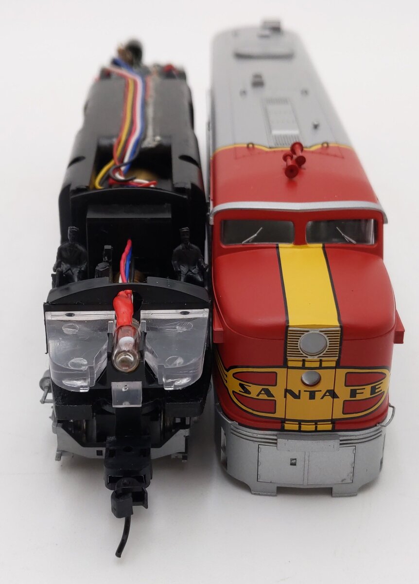 Proto 2000 21568 HO AT&SF PA Diesel Locomotive w/ Dynamic Brakes EX/Box