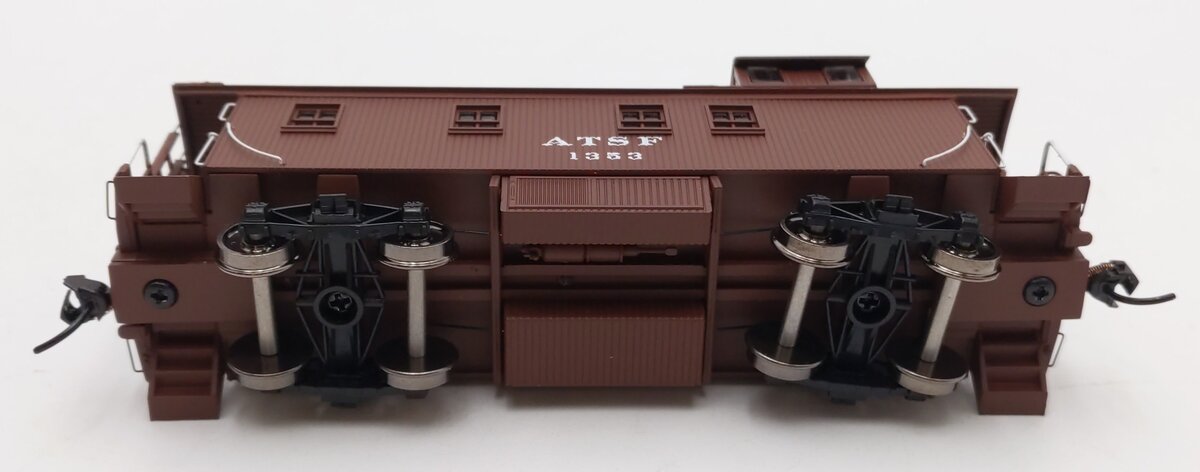 Walthers 920-103209 HO Santa Fe 30' ATSF 1300-Series Wood Caboose RTR #1353 EX/Box