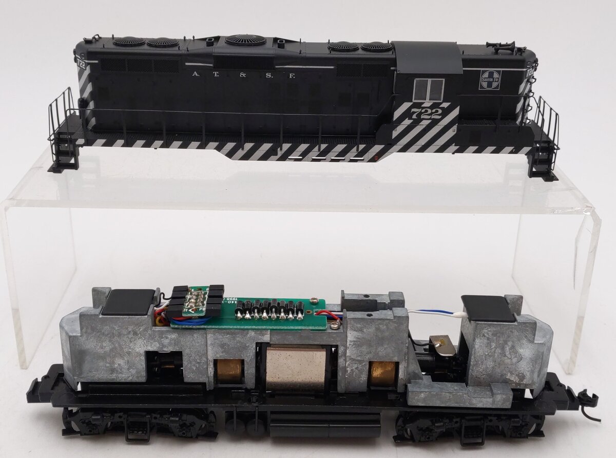 Proto 2000 23601 HO AT&SF GP9 Diesel Locomotive #722 VG/Box