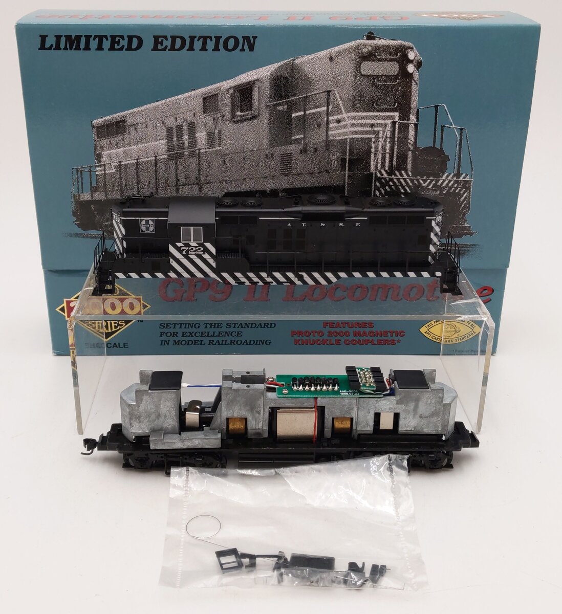 Proto 2000 23601 HO AT&SF GP9 Diesel Locomotive #722 VG/Box