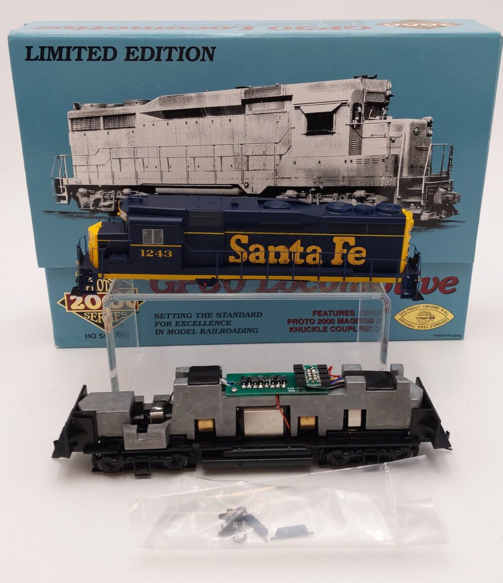 Proto 2000 23222 HO Scale ATSF GP30 Diesel Locomotive #1243 EX/Box