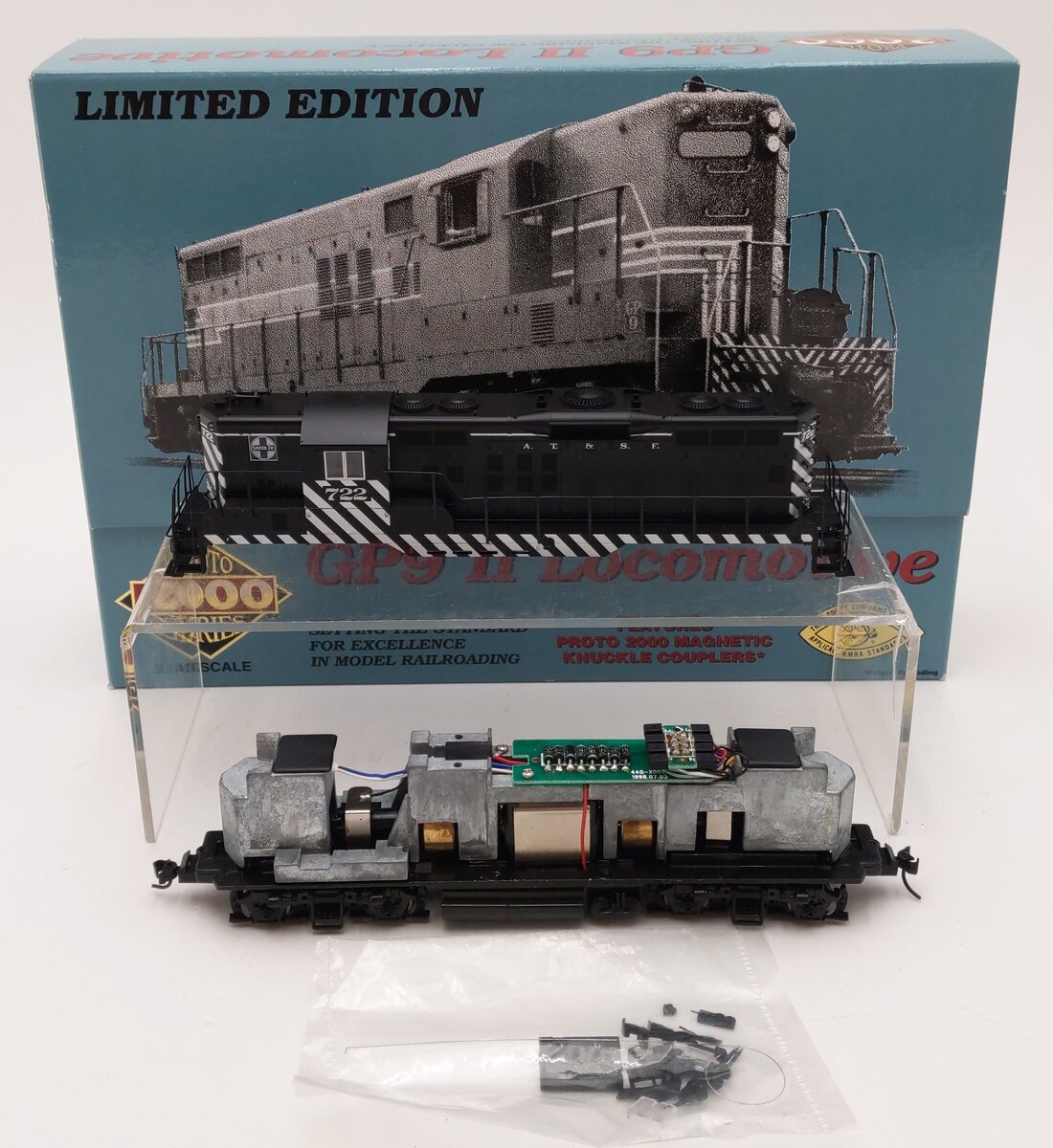 Proto 2000 23601 HO AT&SF GP9 Diesel Locomotive #722 LN/Box