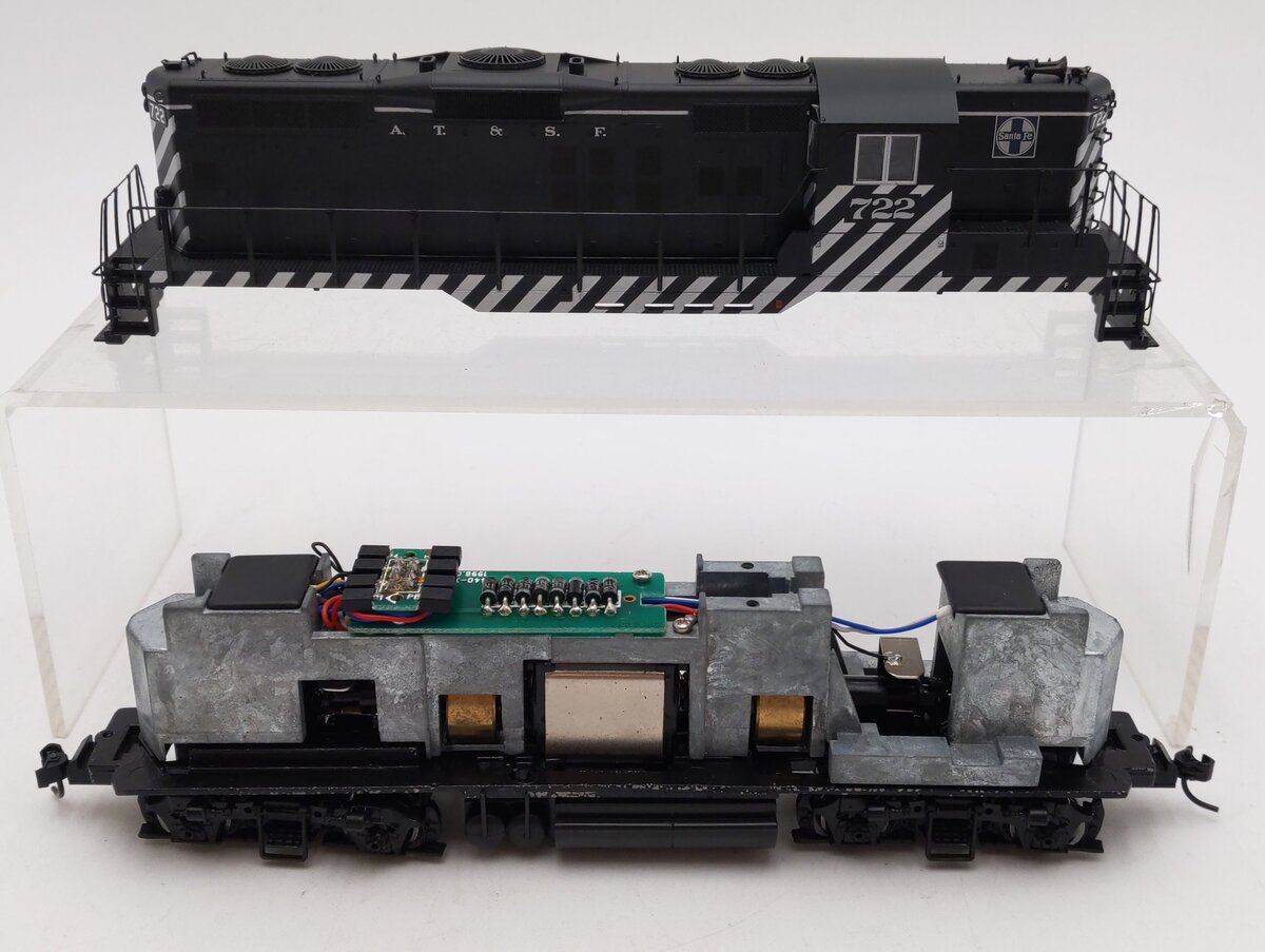 Proto 2000 23601 HO AT&SF GP9 Diesel Locomotive #722 LN/Box