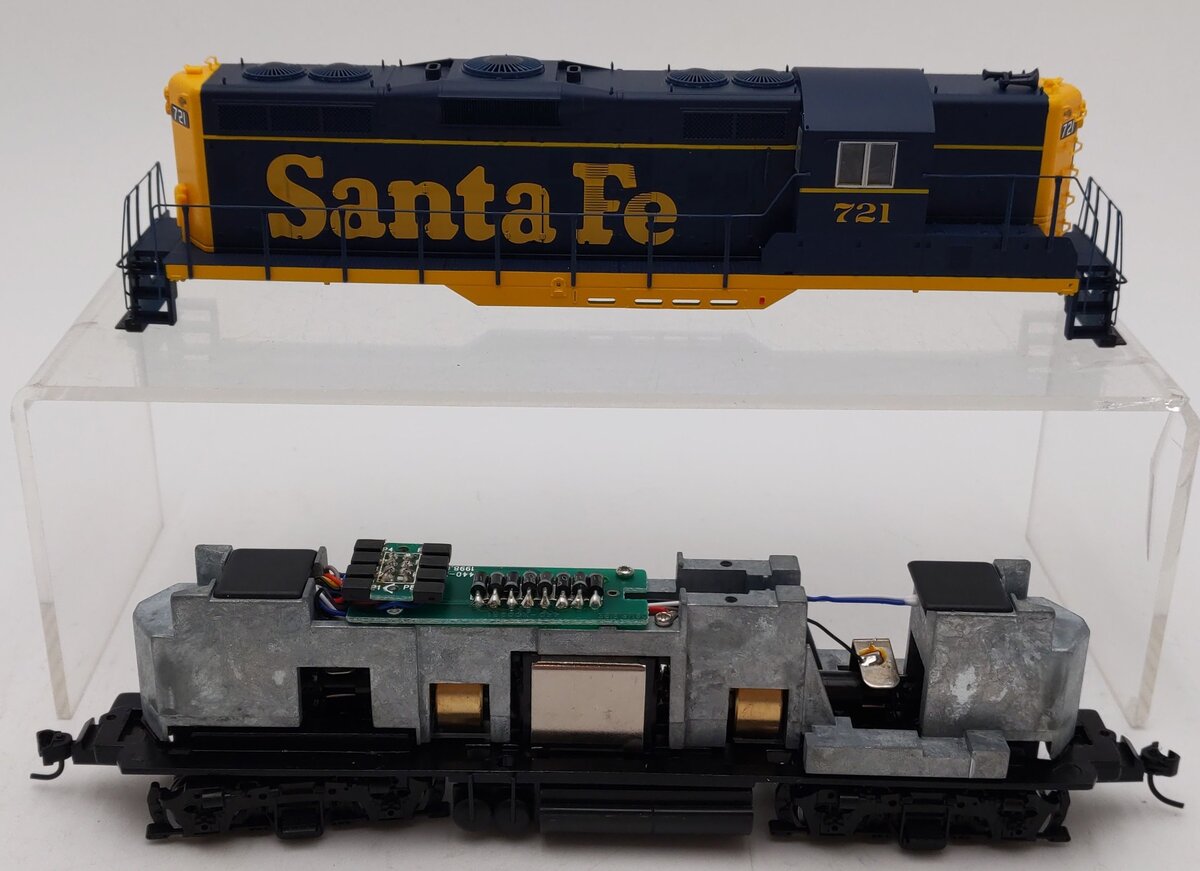Proto 2000 23696 HO Scale Santa Fe GP9 Diesel Locomotive #721 EX/Box