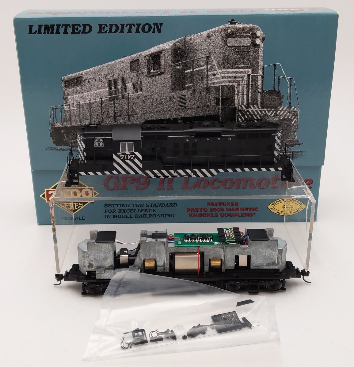 Proto 2000 23614 HO Scale ATSF EMD GP9 II Diesel Locomotive #707 LN/Box