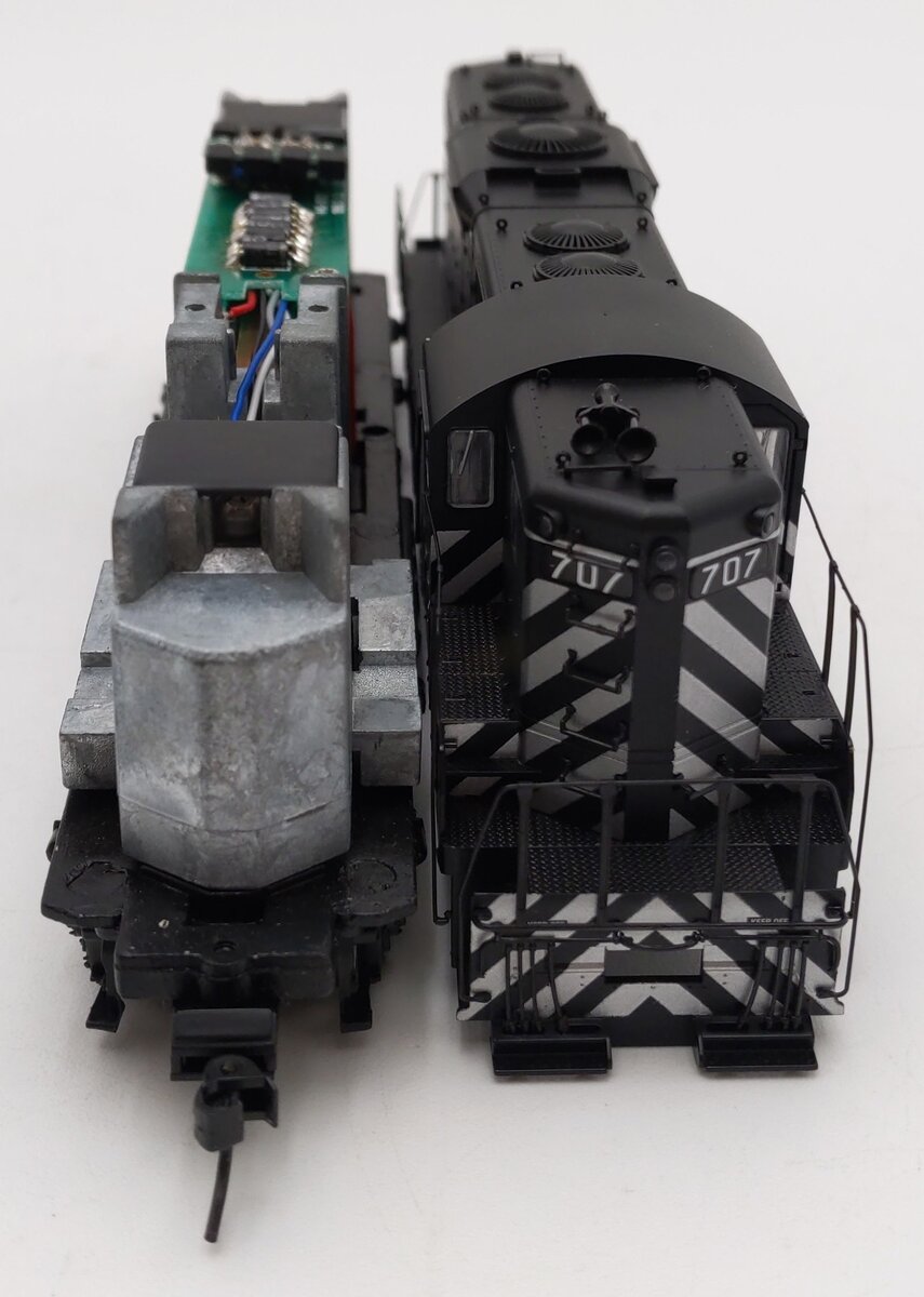 Proto 2000 23614 HO Scale ATSF EMD GP9 II Diesel Locomotive #707 LN/Box