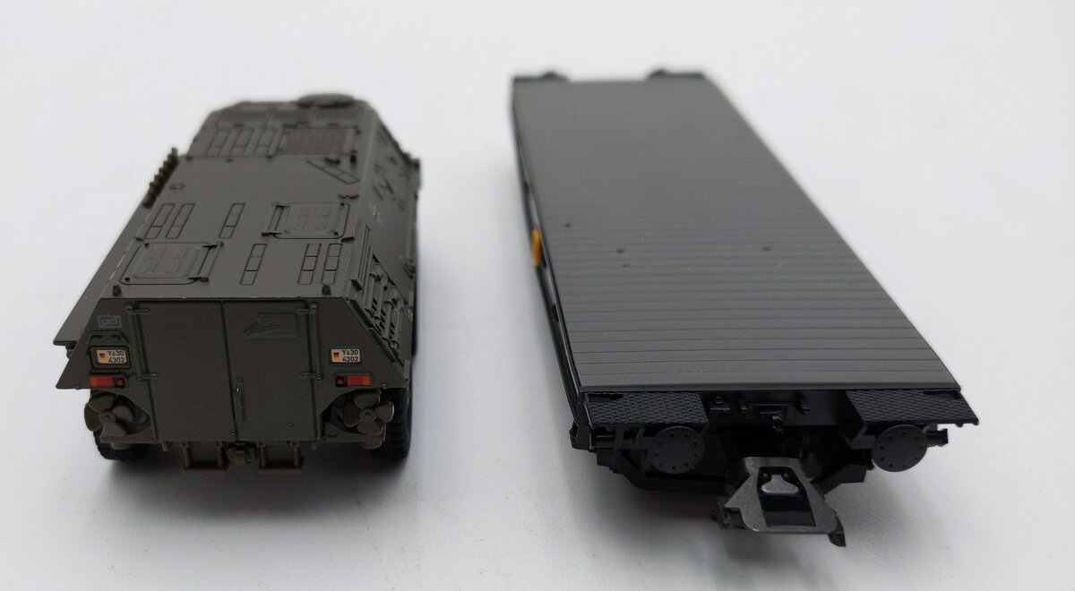Marklin 48729 HO Scale Flatcar with Fuchs Armored Vehicle LN/Box