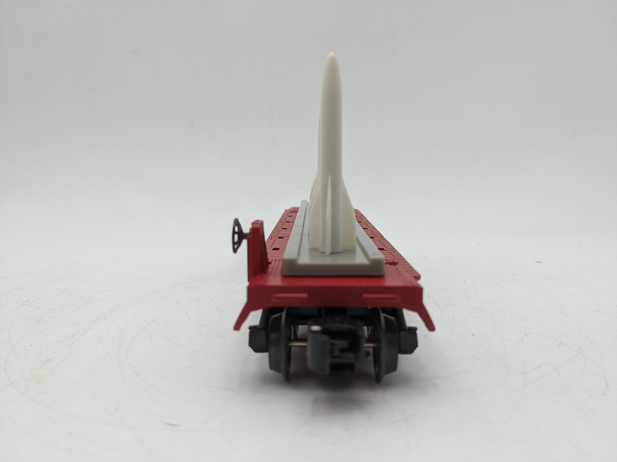 Lionel 6-39458 O Gauge PWC Red Flatcar #6844 with 6 Missiles EX/Box