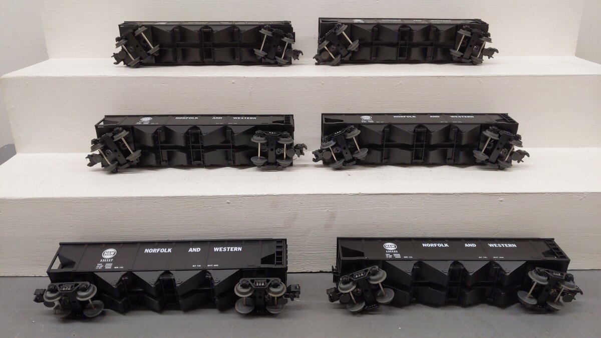MTH 30-7535 O Gauge Norfolk & Western 4-Bay Hoppers w/Coal Loads 6-Car Set #1 EX/Box