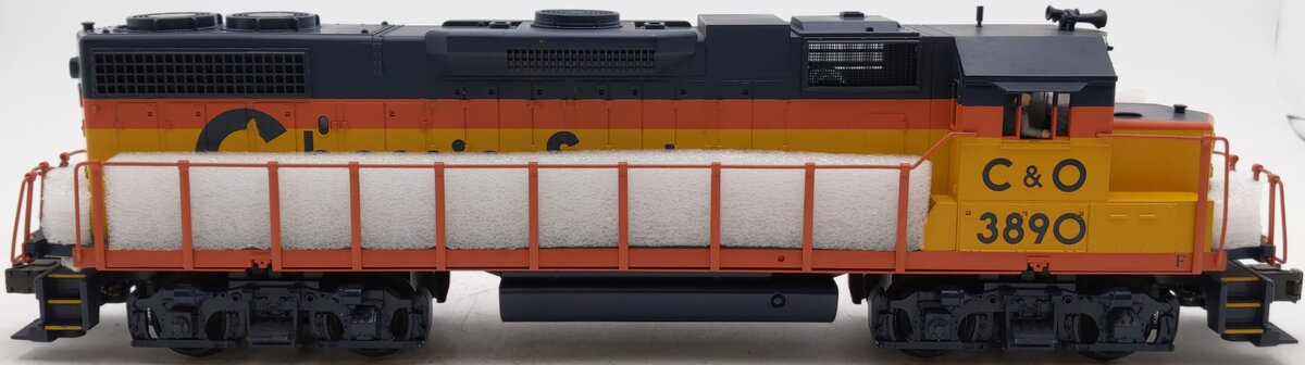 MTH 20-2186-1 O Gauge Chessie System GP-38-2 Diesel Locomotive w/ PS1 #3890 EX/Box