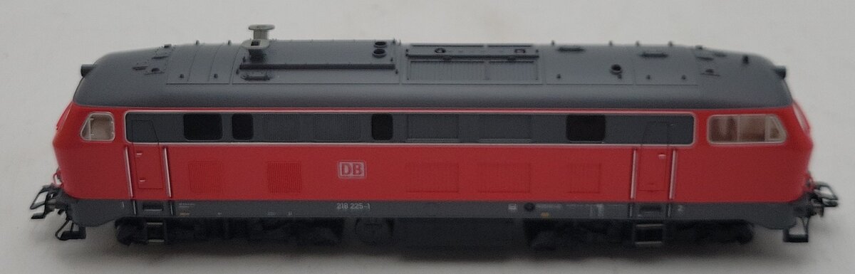 Fleischmann 4236 HO Scale DB BR218 225-1 Traffic Red Diesel Electric LN/Box