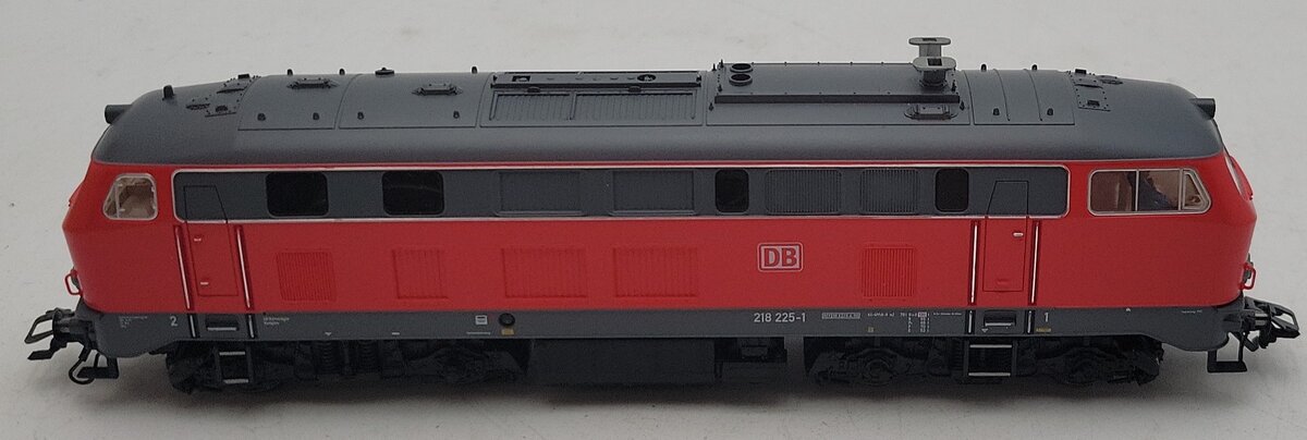 Fleischmann 4236 HO Scale DB BR218 225-1 Traffic Red Diesel Electric LN/Box