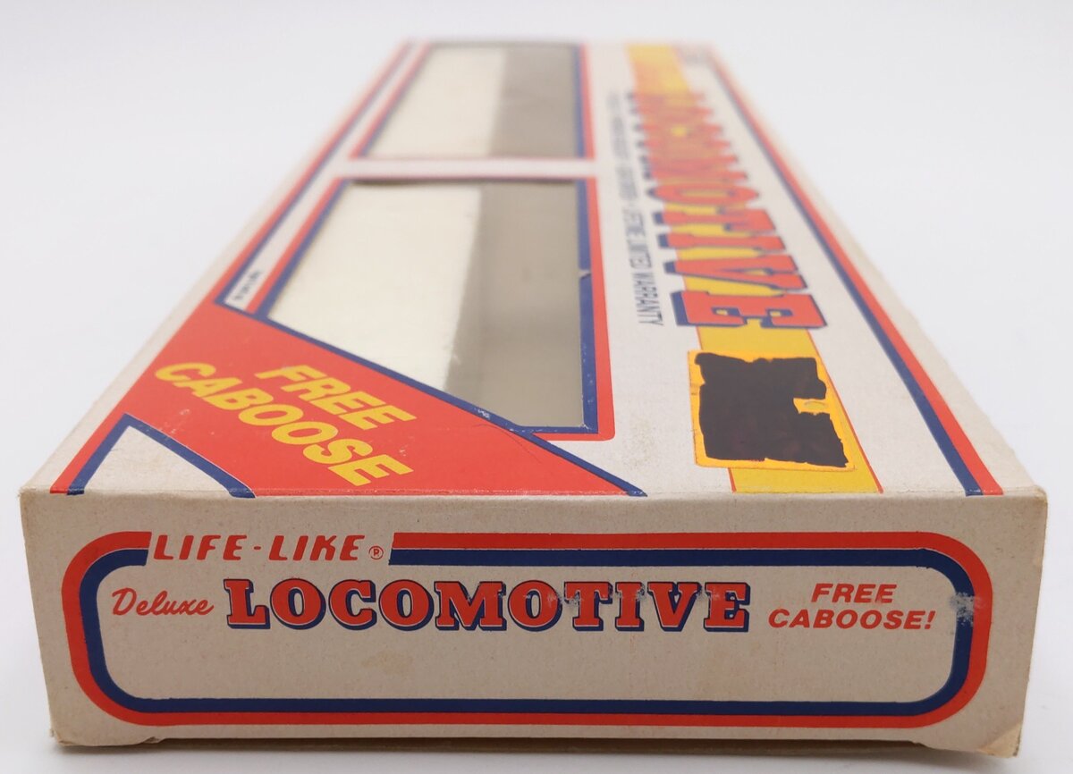 Life Like HO Scale Santa Fe B Unit Deluxe Diesel Locomotive & Caboose (Set of 2) EX/Box