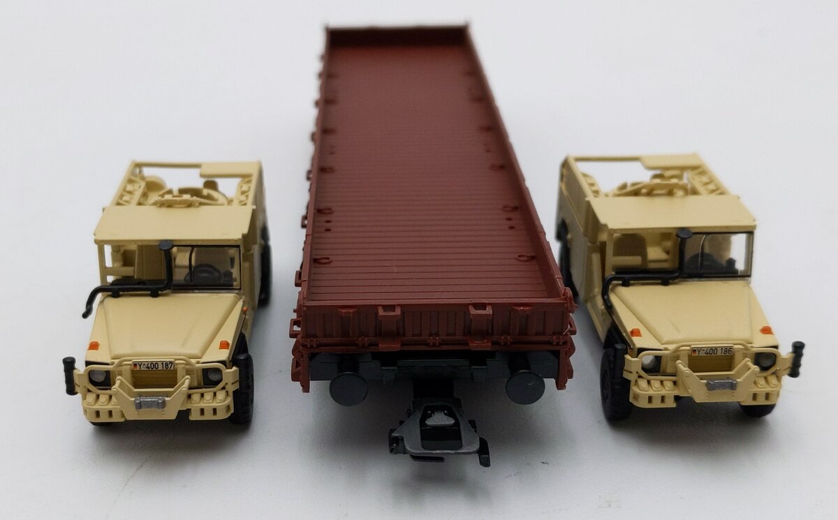 Marklin 46960 HO Scale Flatcar with Two Vehicles LN/Box