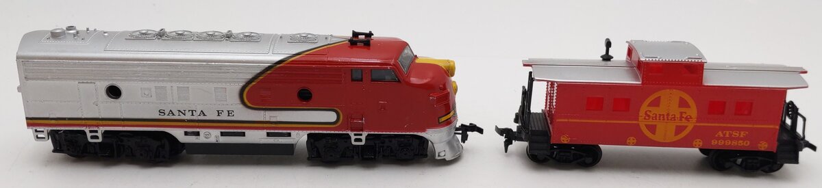 Life Like HO Scale Santa Fe A Unit Deluxe Diesel Locomotive & Caboose (Set of 2) VG/Box