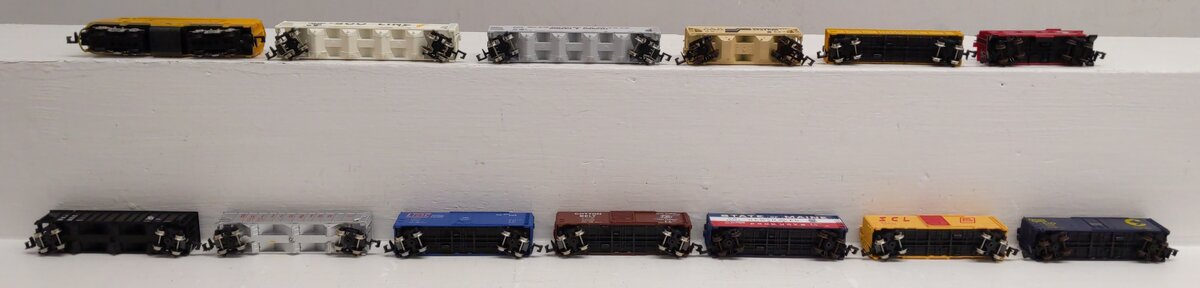 Atlas Assorted N Scale Freight Cars w/Diesel Locomotive & Caboose [13] EX/Box
