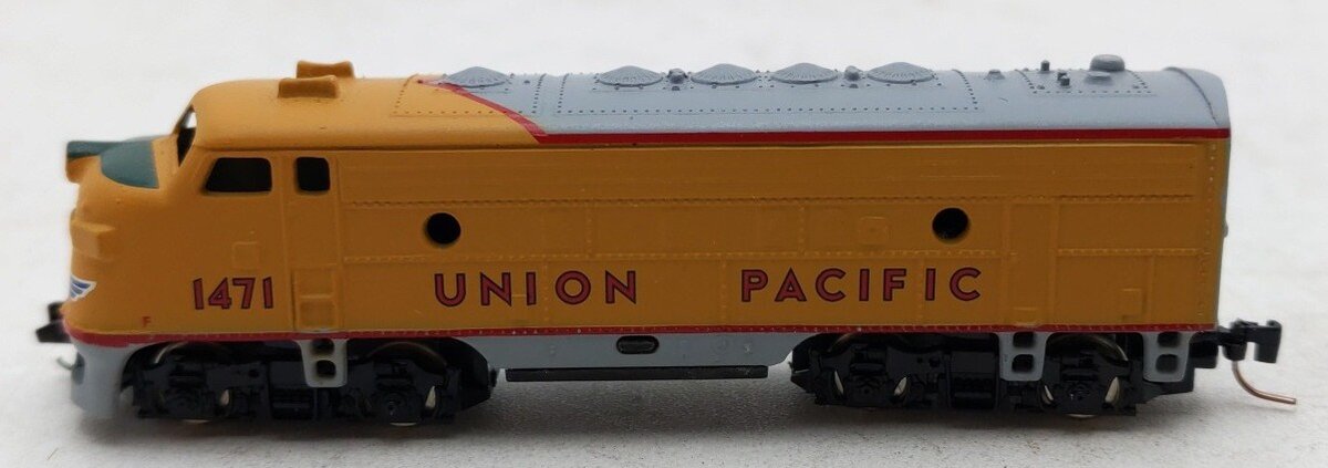 Micro-Trains 12001-2 Z Union Pacific F7A Dummy Unit Diesel Locomotive #1471 EX/Box