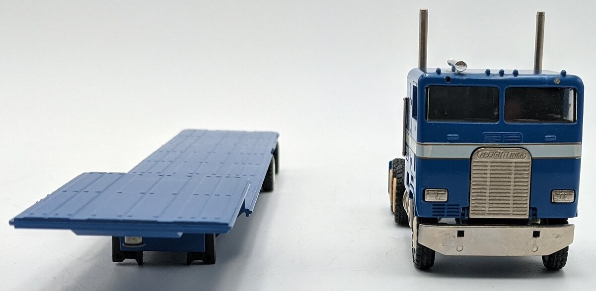 Conrad 0005 1:50 Diecast COE Freightliner Tractor Dropdeck - Keen Transport VG