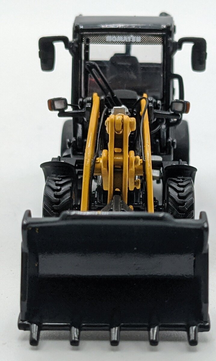 Komatsu UH 8005U 1:50 Diecast WA70 Wheel Loader NIB
