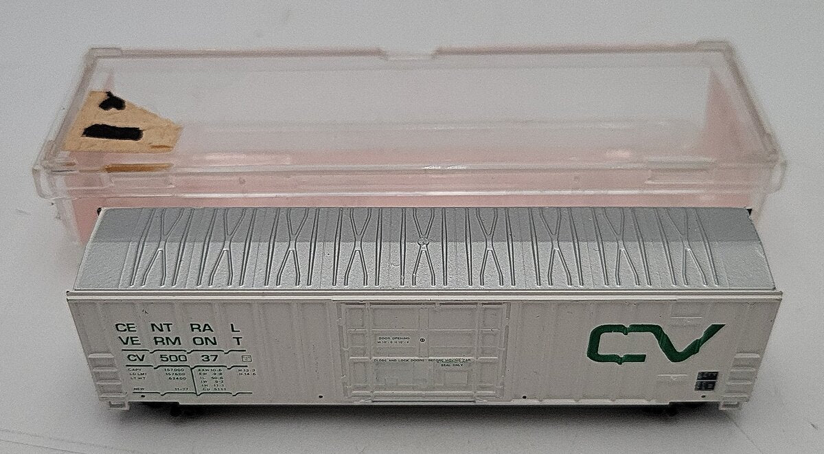 Roundhouse 8819 N Scale Central Vermont White Reefer Car #50037 LN/Box