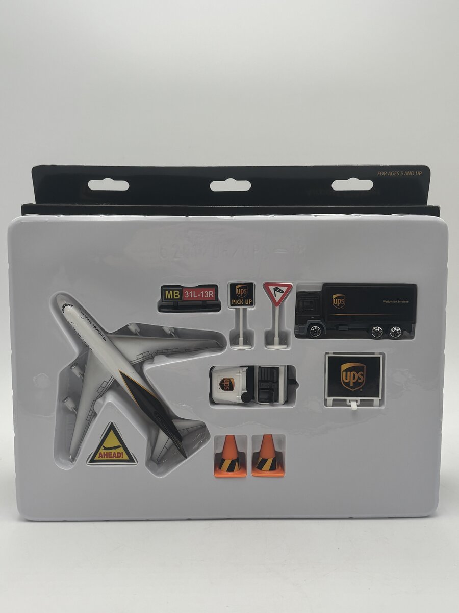 Daron Worldwide Trading RT4341 1:87 HO UPS Airport Playset LN/Box