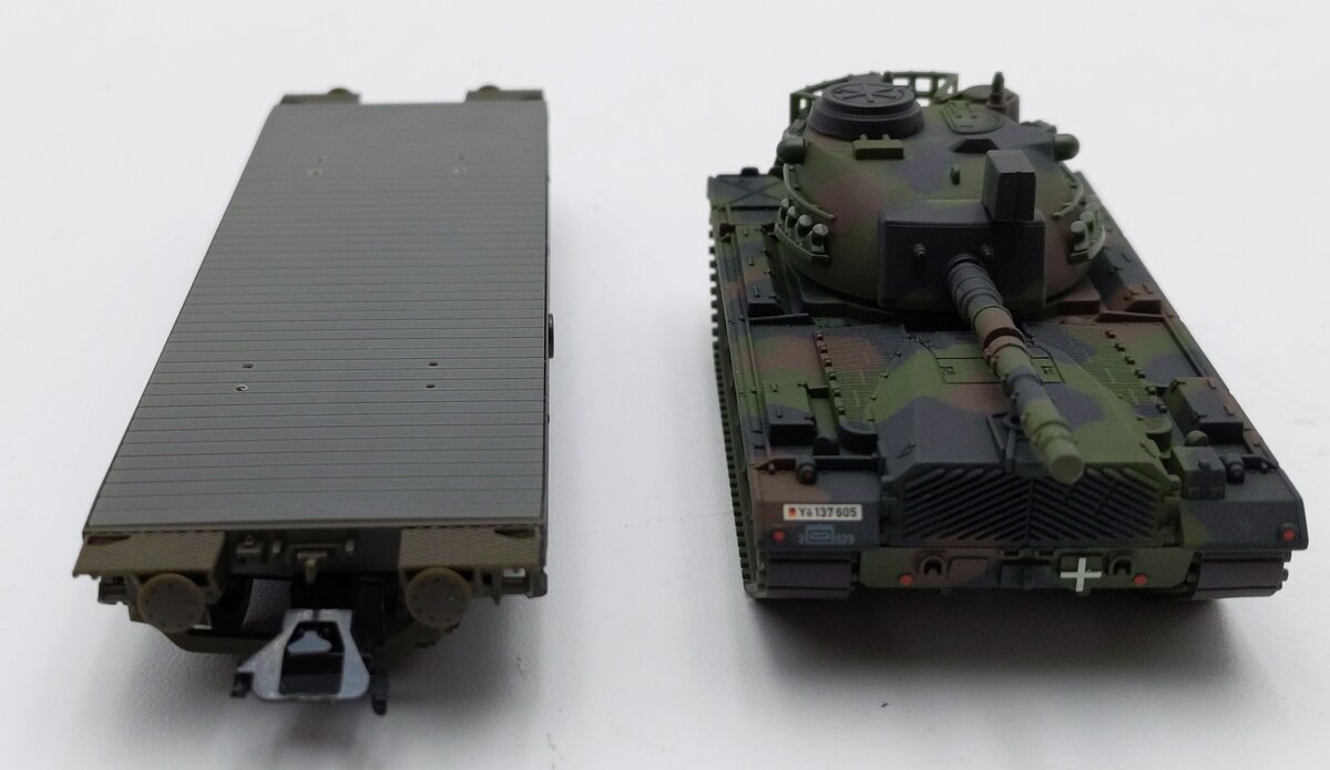 Marklin 48721 HO Scale Deutsche Bahn Flat Car w/ M-48G Tank