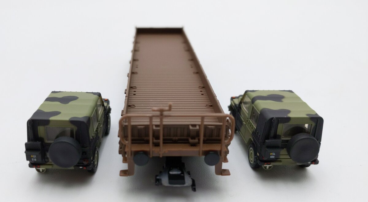 Marklin 46967 HO Scale 4MFOR Kbs Flatcar with 2 Vehicles LN/Box