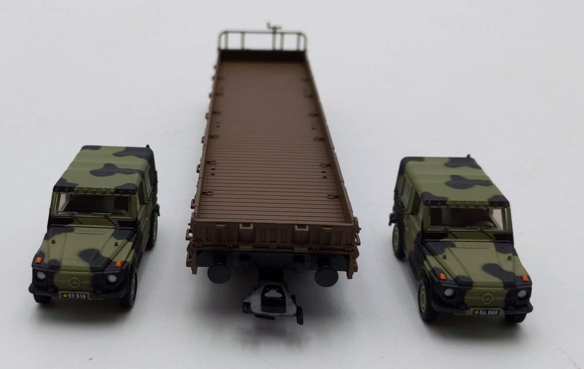 Marklin 46967 HO Scale 4MFOR Kbs Flatcar with 2 Vehicles LN/Box