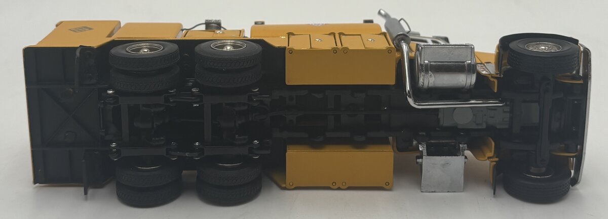 Sword Models SW2041-Y 1:50 Yellow Peterbilt 357 w/Elliot Fuel and Lube Body EX/Box