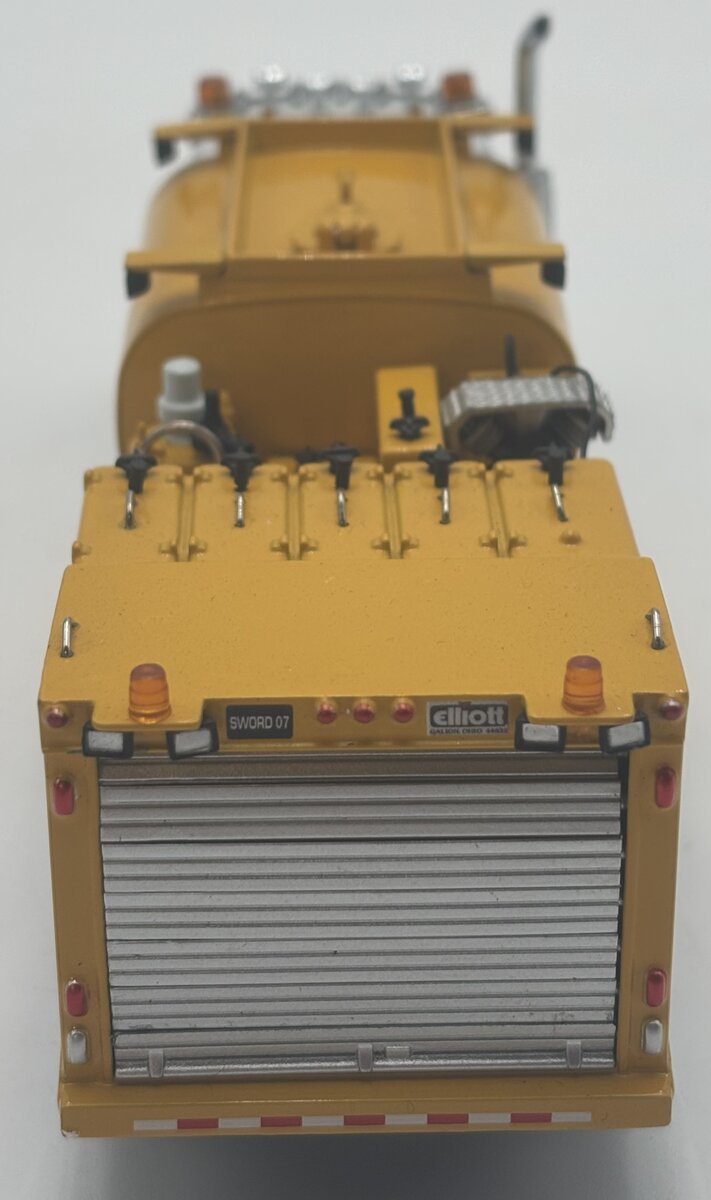 Sword Models SW2041-Y 1:50 Yellow Peterbilt 357 w/Elliot Fuel and Lube Body EX/Box