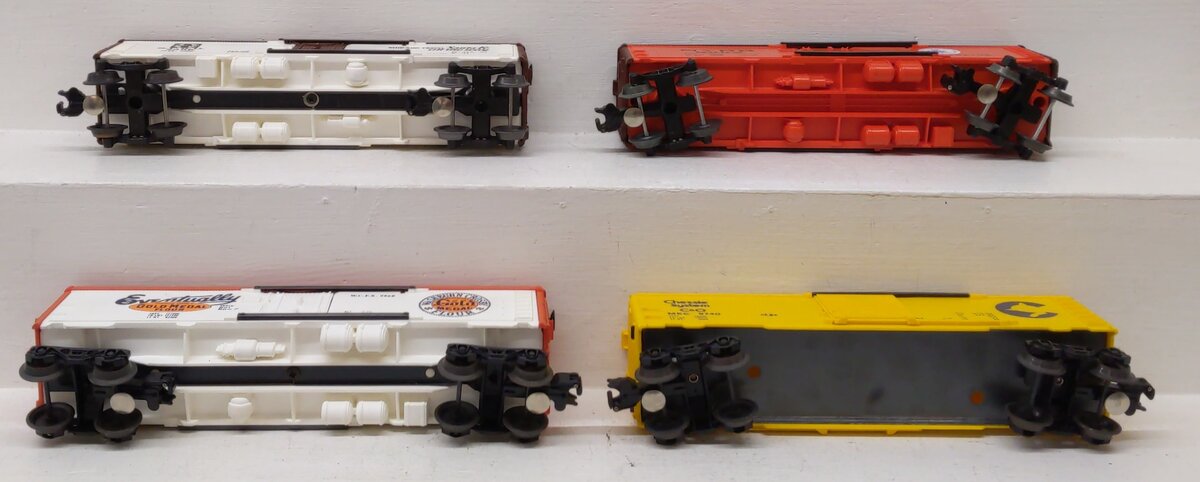 Lionel O Gauge Assorted Reefer and Boxcars: 9860, 9882, 9740, 9869 [4] EX