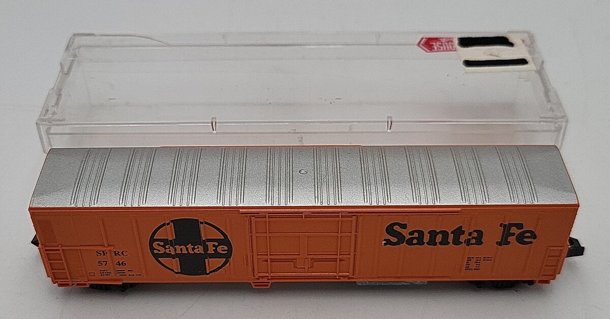 Roundhouse N Scale Santa Fe Boxcar #5746 LN/Box