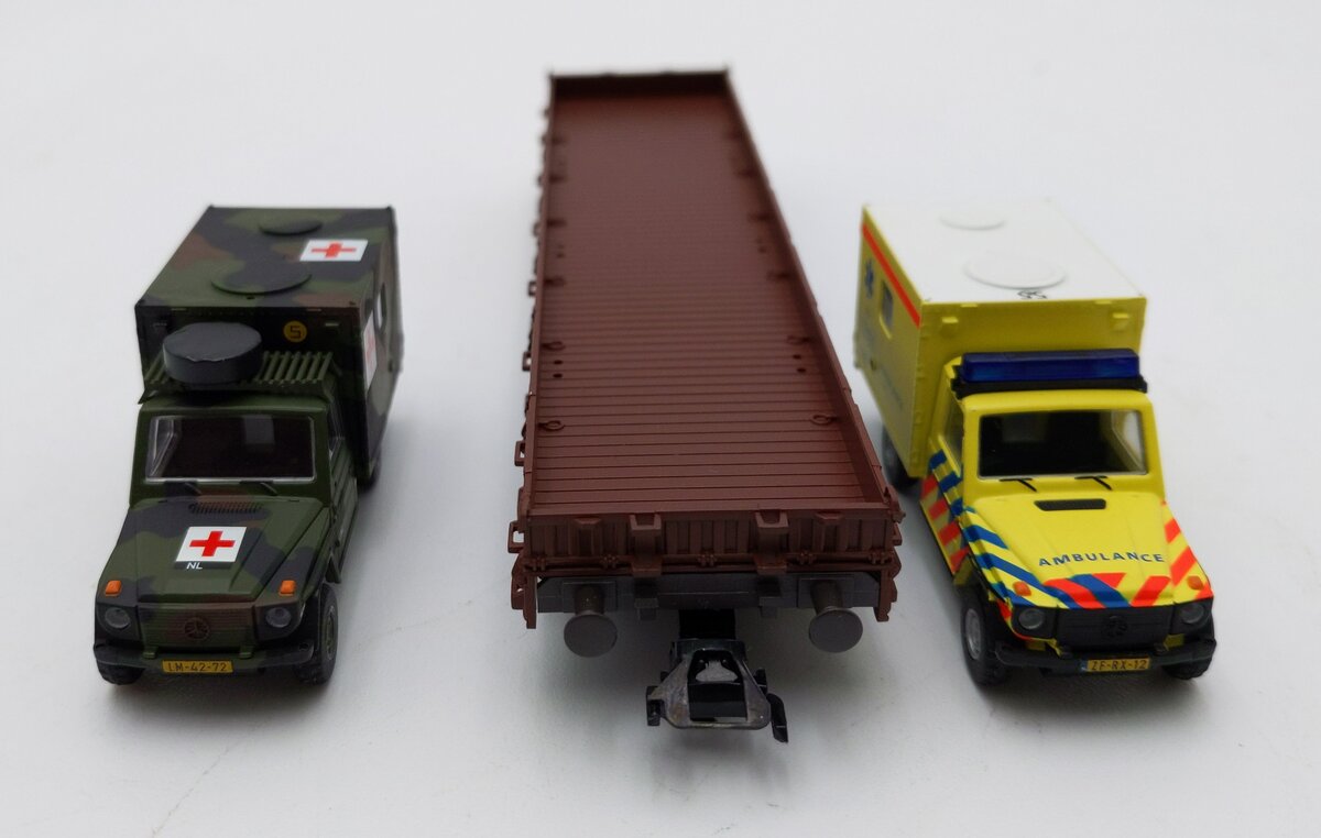 Marklin 46968 HO Scale 4MFOR Flatcar With 2 Vehicles LN/Box