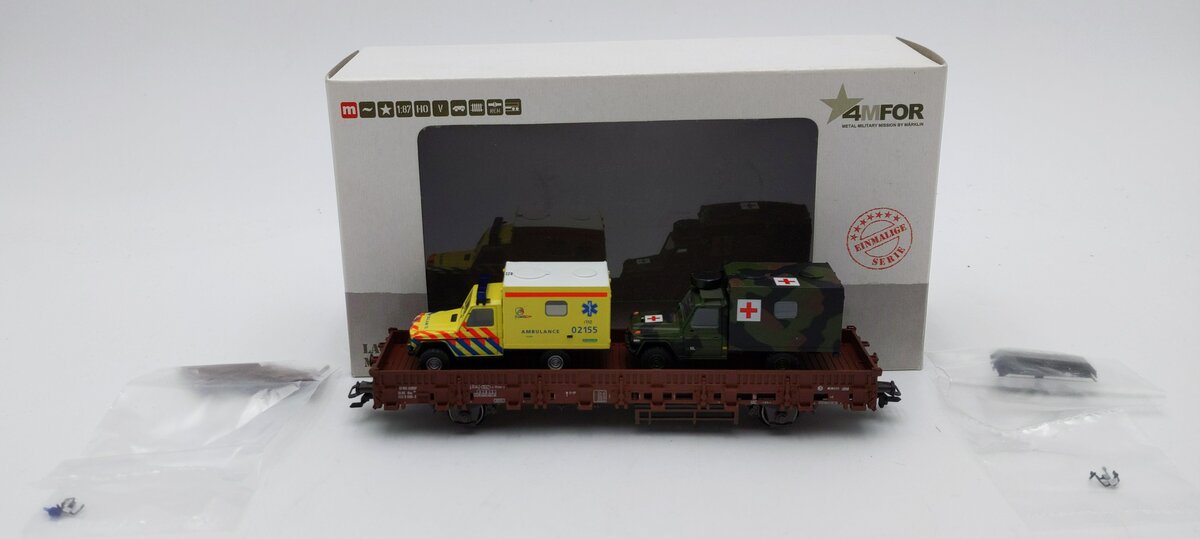 Marklin 46968 HO Scale 4MFOR Flatcar With 2 Vehicles LN/Box