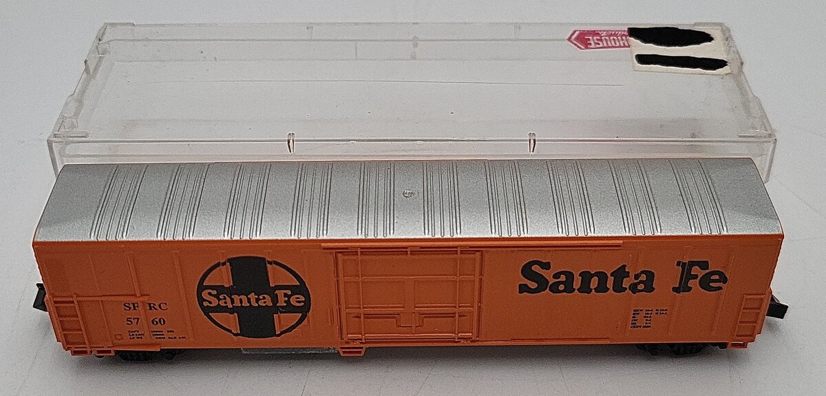 Roundhouse N Scale Santa Fe Boxcar #5760 LN/Box