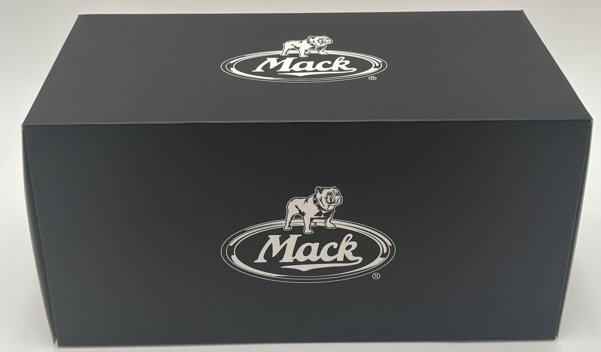 Heavy Haul Replicas HHR129D-2 1:50 Mack RD800 Tandem Axle Tractor White & Black LN/Box