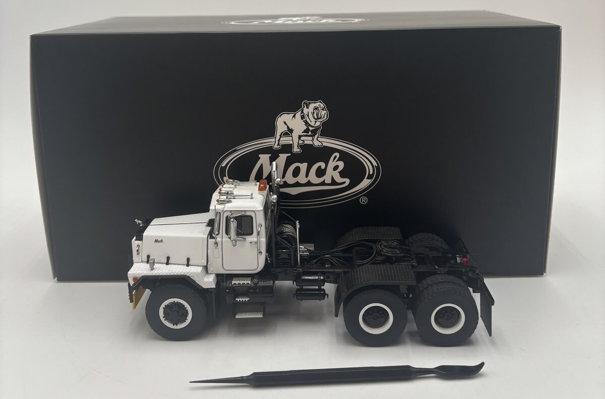 Heavy Haul Replicas HHR129D-2 1:50 Mack RD800 Tandem Axle Tractor White & Black LN/Box