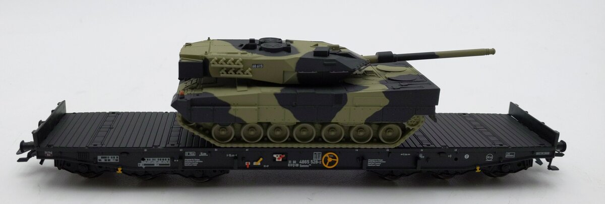 Marklin 48715 HO Scale Danish Army FlatCar Transport for Leopard LN/Box