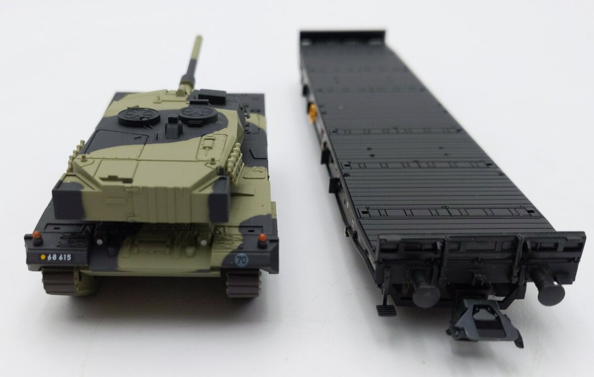 Marklin 48715 HO Scale Danish Army FlatCar Transport for Leopard LN/Box