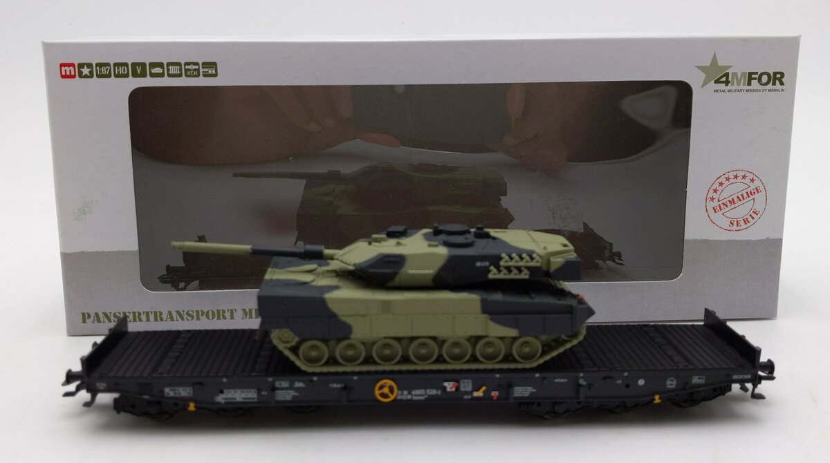 Marklin 48715 HO Scale Danish Army FlatCar Transport for Leopard LN/Box