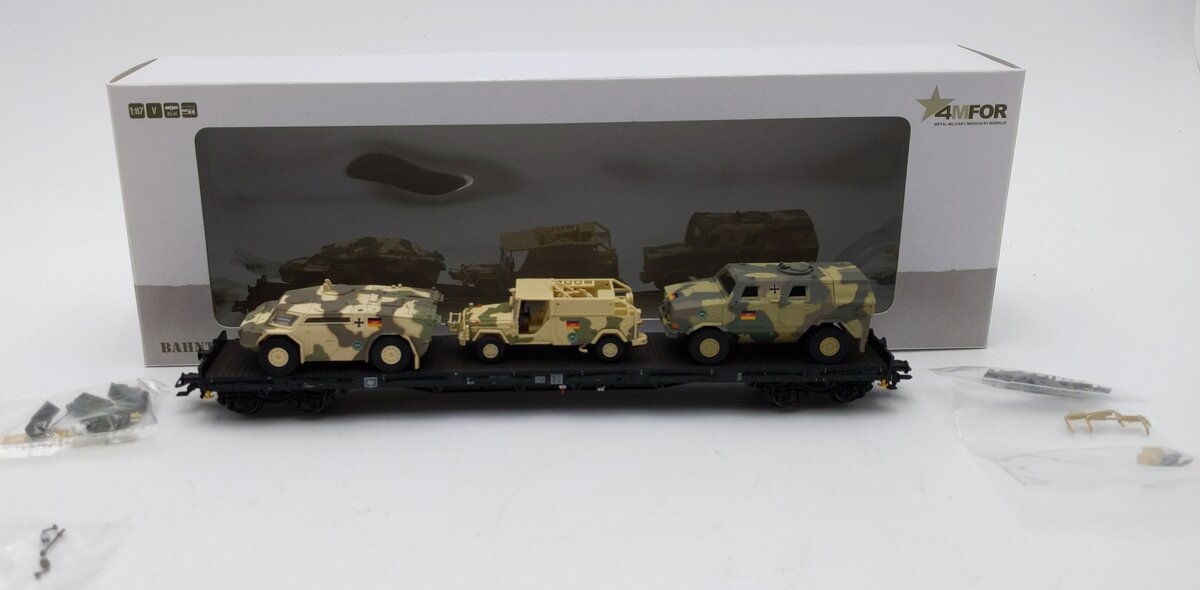 Marklin 47028 HO Scale Flat Car w/3 vehicles LN/Box