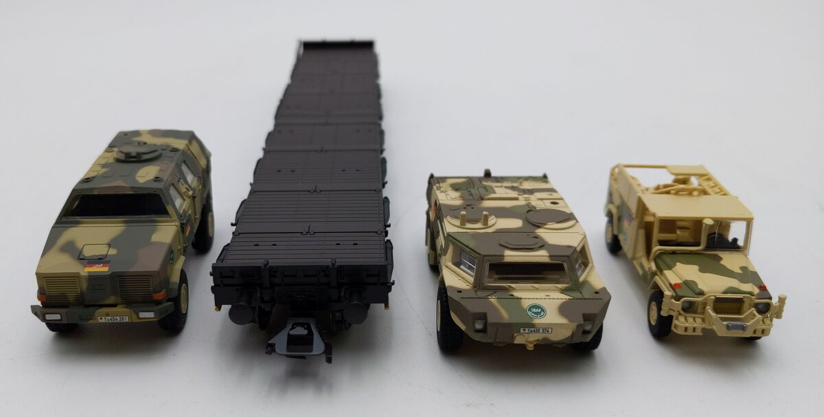 Marklin 47028 HO Scale Flat Car w/3 vehicles LN/Box