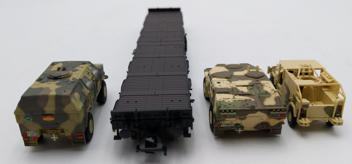 Marklin 47028 HO Scale Flat Car w/3 vehicles LN/Box