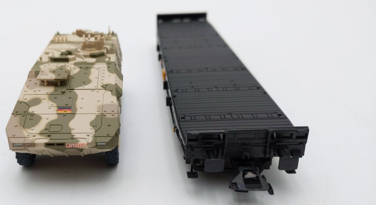 Marklin 48735 HO Scale 4MFOR FlatCar with ISAF Boxer Truck LN/Box
